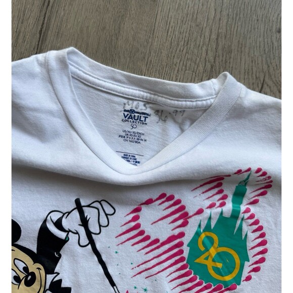 Disney World 50th Anniversary 20 Years Vault Collection Mickey Mouse T-shirt XS - Picture 3 of 3